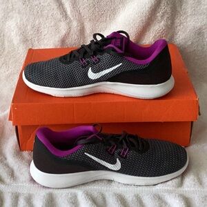 New still in box NIKE women’s flex TR 7 training shoe size 10
